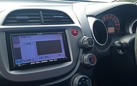 Honda Fit III, 2010 год, 745 000 рублей, 6 фотография