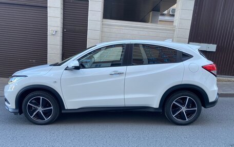 Honda Vezel, 2021 год, 2 199 000 рублей, 2 фотография