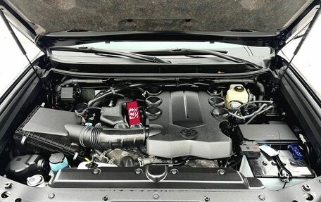 Toyota Land Cruiser Prado 150 рестайлинг 2, 2021 год, 7 700 000 рублей, 10 фотография