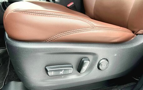 Toyota Land Cruiser Prado 150 рестайлинг 2, 2021 год, 7 700 000 рублей, 20 фотография