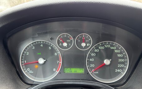 Ford Focus II рестайлинг, 2005 год, 319 000 рублей, 40 фотография