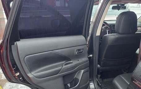 Mitsubishi Outlander III рестайлинг 3, 2012 год, 1 200 000 рублей, 8 фотография