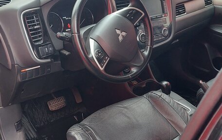 Mitsubishi Outlander III рестайлинг 3, 2012 год, 1 200 000 рублей, 10 фотография