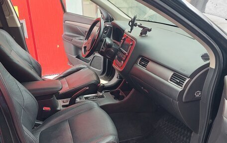 Mitsubishi Outlander III рестайлинг 3, 2012 год, 1 200 000 рублей, 13 фотография