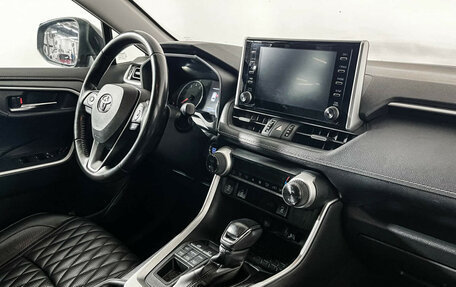 Toyota RAV4, 2021 год, 3 721 000 рублей, 9 фотография