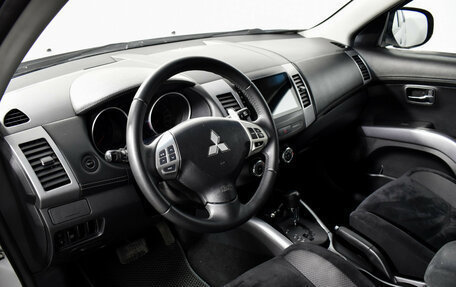 Mitsubishi Outlander III рестайлинг 3, 2010 год, 850 000 рублей, 9 фотография