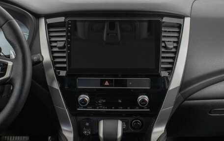 Mitsubishi Pajero Sport III рестайлинг, 2020 год, 4 500 000 рублей, 15 фотография