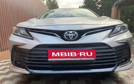 Toyota Camry, 2022 год, 3 800 000 рублей, 4 фотография
