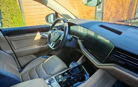 Volkswagen Touareg III, 2018 год, 4 990 000 рублей, 2 фотография