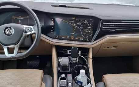 Volkswagen Touareg III, 2018 год, 4 990 000 рублей, 10 фотография