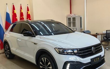 Volkswagen T-Roc I, 2022 год, 2 520 000 рублей, 3 фотография