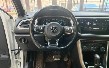 Volkswagen T-Roc I, 2022 год, 2 520 000 рублей, 12 фотография