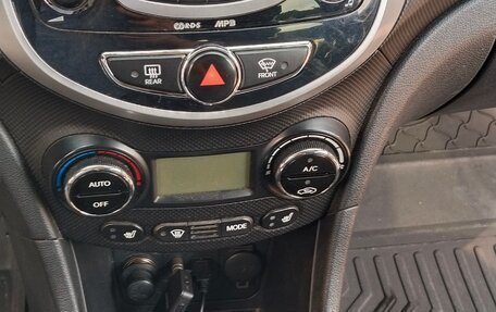 Hyundai Solaris II рестайлинг, 2012 год, 600 000 рублей, 12 фотография