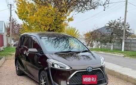 Toyota Sienta II, 2018 год, 2 000 000 рублей, 2 фотография