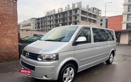 Volkswagen Caravelle T5, 2010 год, 2 500 000 рублей, 4 фотография