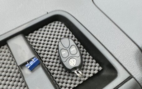 Volkswagen Caravelle T5, 2010 год, 2 500 000 рублей, 15 фотография