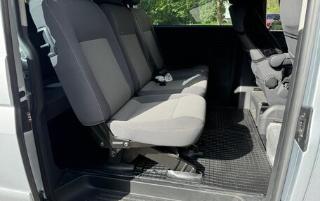 Volkswagen Caravelle T5, 2010 год, 2 500 000 рублей, 19 фотография