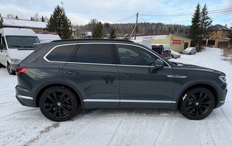 Volkswagen Touareg III, 2019 год, 4 800 000 рублей, 6 фотография