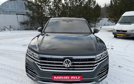 Volkswagen Touareg III, 2019 год, 4 800 000 рублей, 2 фотография