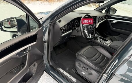 Volkswagen Touareg III, 2019 год, 4 800 000 рублей, 10 фотография