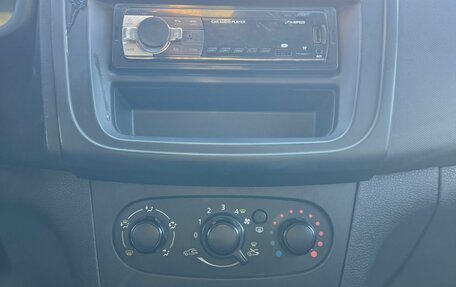 Renault Logan II, 2019 год, 559 000 рублей, 20 фотография