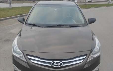 Hyundai Solaris II рестайлинг, 2015 год, 1 180 000 рублей, 1 фотография