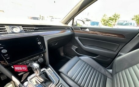 Volkswagen Passat B8 рестайлинг, 2018 год, 2 400 000 рублей, 15 фотография