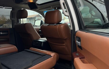 Toyota Sequoia II рестайлинг, 2012 год, 5 500 000 рублей, 26 фотография