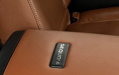 Toyota Sequoia II рестайлинг, 2012 год, 5 500 000 рублей, 23 фотография