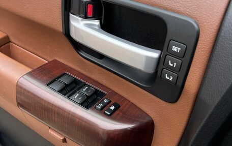 Toyota Sequoia II рестайлинг, 2012 год, 5 500 000 рублей, 27 фотография