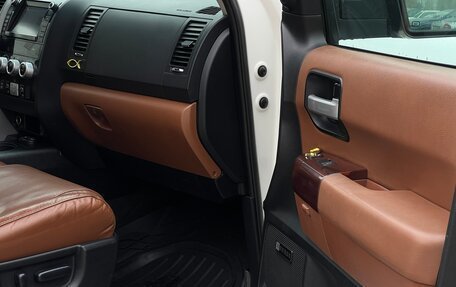 Toyota Sequoia II рестайлинг, 2012 год, 5 500 000 рублей, 19 фотография