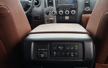 Toyota Sequoia II рестайлинг, 2012 год, 5 500 000 рублей, 25 фотография