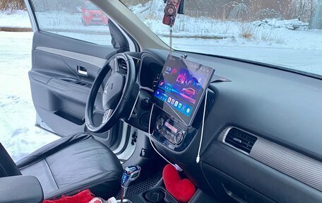 Mitsubishi Outlander III рестайлинг 3, 2012 год, 1 550 000 рублей, 8 фотография