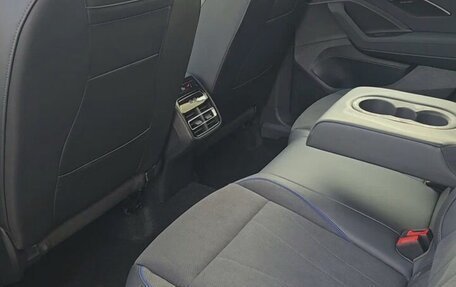 Volkswagen Tiguan, 2025 год, 4 900 000 рублей, 20 фотография