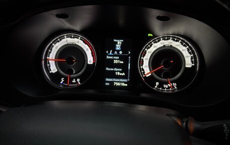 Toyota Hilux VIII, 2018 год, 6 500 000 рублей, 12 фотография