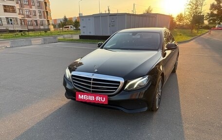 Mercedes-Benz E-Класс, 2017 год, 2 950 000 рублей, 3 фотография