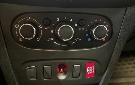 Renault Logan II, 2020 год, 985 000 рублей, 20 фотография