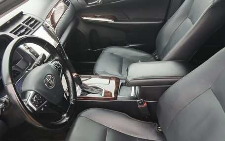 Toyota Camry, 2017 год, 2 390 000 рублей, 3 фотография