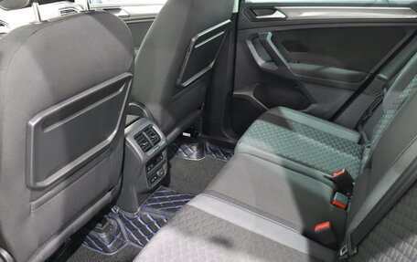 Volkswagen Tiguan II, 2018 год, 2 350 000 рублей, 18 фотография