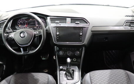 Volkswagen Tiguan II, 2018 год, 2 350 000 рублей, 14 фотография