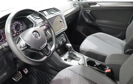 Volkswagen Tiguan II, 2018 год, 2 350 000 рублей, 17 фотография