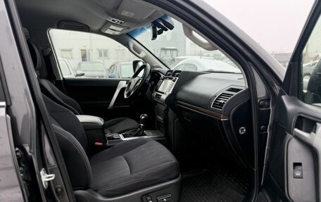 Toyota Land Cruiser Prado 150 рестайлинг 2, 2017 год, 4 100 000 рублей, 10 фотография