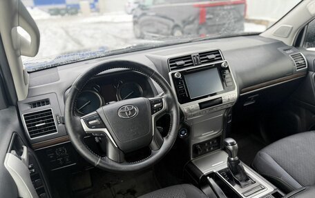 Toyota Land Cruiser Prado 150 рестайлинг 2, 2017 год, 4 100 000 рублей, 17 фотография