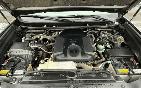 Toyota Land Cruiser Prado 150 рестайлинг 2, 2017 год, 4 100 000 рублей, 29 фотография