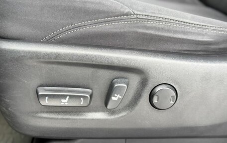 Toyota Land Cruiser Prado 150 рестайлинг 2, 2017 год, 4 100 000 рублей, 21 фотография