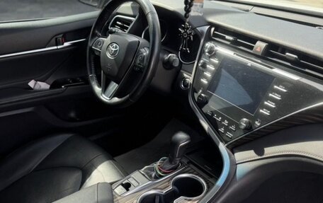 Toyota Camry, 2018 год, 2 750 000 рублей, 8 фотография