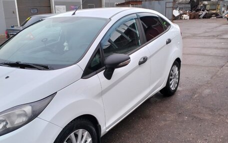 Ford Fiesta, 2015 год, 700 000 рублей, 2 фотография