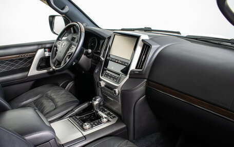 Toyota Land Cruiser 200, 2017 год, 7 370 000 рублей, 9 фотография