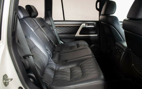 Toyota Land Cruiser 200, 2017 год, 7 370 000 рублей, 10 фотография