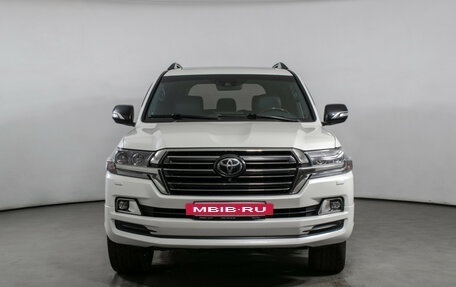 Toyota Land Cruiser 200, 2017 год, 7 370 000 рублей, 2 фотография